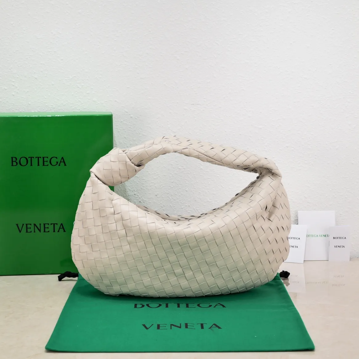 Batch 1860 Large Arco handbag, new arrival in early spring#, cool style, retro style, full of vitality, free and easy, distinctive personality brings multi-layered charm to daily wardrobe~ 🔝The soft and flowing fabric conveys a soft touch# A relaxed and comfortable feeling is newly interpreted in the silhouette· Croissant woven sheepskin Size: Width 40 Height 48 Thick 16 [6698#] Off-white